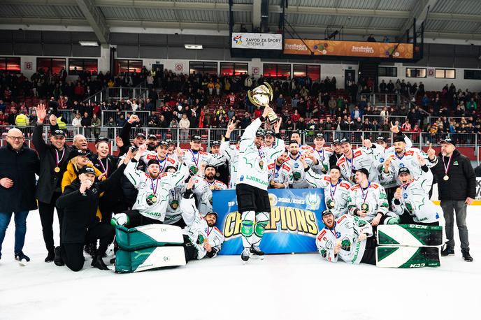 HDD Jesenice : HK SŽ Olimpije, finale DP | Hokejisti Olimpije so tudi na drugi finalni tekmi državnega prvenstva premagali Jesenice in ubranili naslov slovenskih prvakov. | Foto Peter Podobnik/Sportida