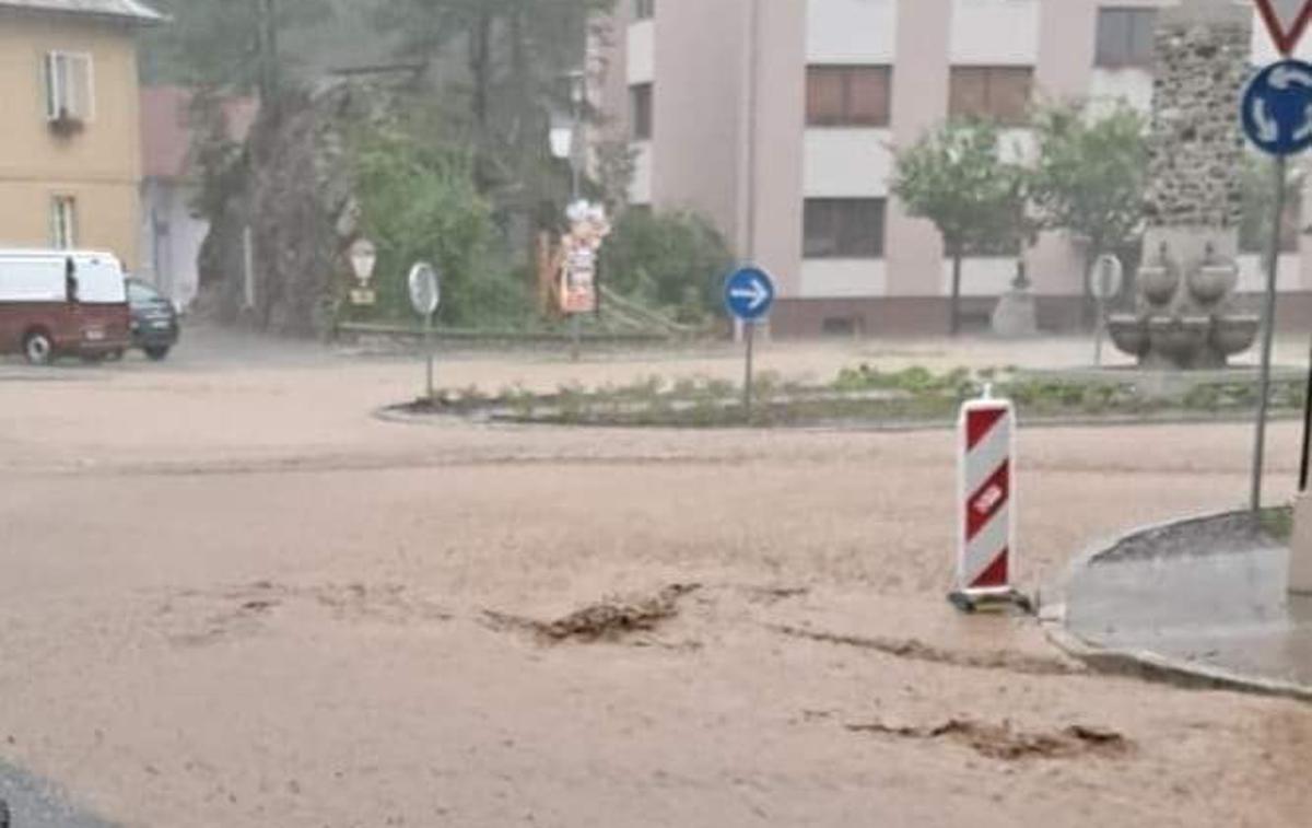 Črna na Koroškem | Padavine med nedeljskim neurjem so spet pustošile po Črni. Škodo je neurje po besedah županje Romane Lesjak za Radio Slovenija povzročilo na podobnih mestih kot v lanski ujmi. | Foto STA