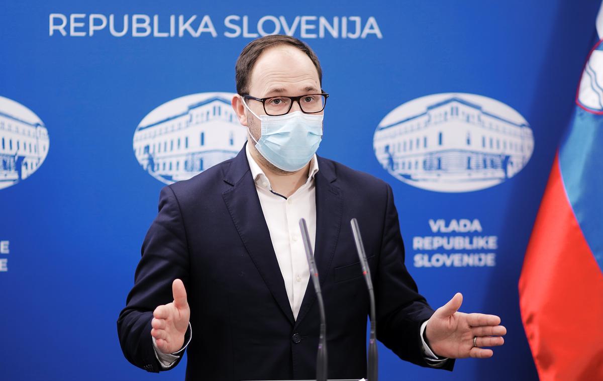 Jernej Vrtovec | Minister za infrastrukturo Jernej Vrtovec je na Twitterju objavil, da je deležen groženj zaradi predloga novele zakona o prevozih v cestnem prometu. | Foto Daniel Novakovič/STA