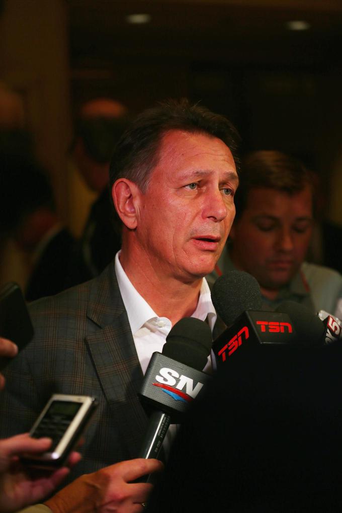 Ken Holland in preostali generalni direktorji so leta 2008 dosegli, da je vodstvo lige NHL popustilo in dovolilo, da klubom ni več treba razkrivati poškodb. | Foto: 