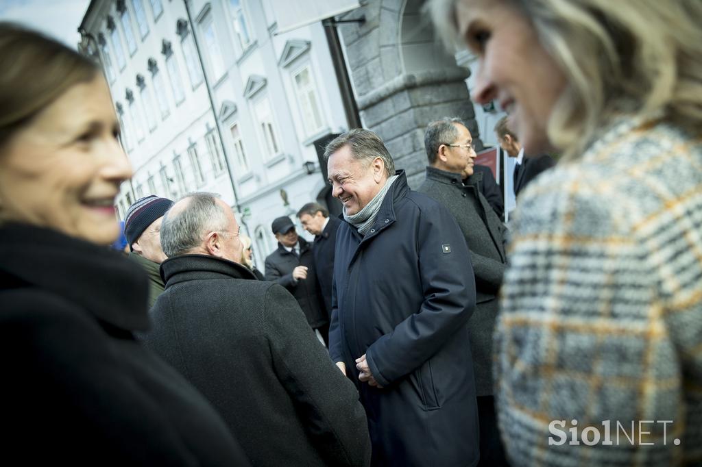 Izobešanje hrvaške zastave na pročelje mestne hiše