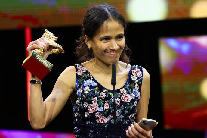 Mati Diop |  Mati Diop se je v zgodovino svetovne kinematografije vpisala kot prva temnopolta režiserka, ki je leta 2019 s filmom Atlantics prejela grand prix v Cannesu. | Foto Reuters