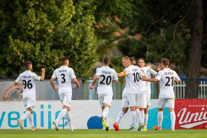 Rudar je v zadnjem prvenstvenem nastopu izgubil v Kranju z 2:3. Dvoboj je končal z devetimi igralci. | Foto: Žiga Zupan/Sportida