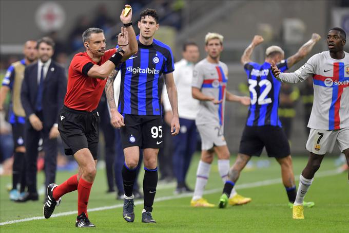 Slavko Vinčić je v 67. minuti zaradi igranja Ansuja Fatija z roko razveljavil zadetek Pedrija za 1:1. | Foto: Guliverimage/Vladimir Fedorenko