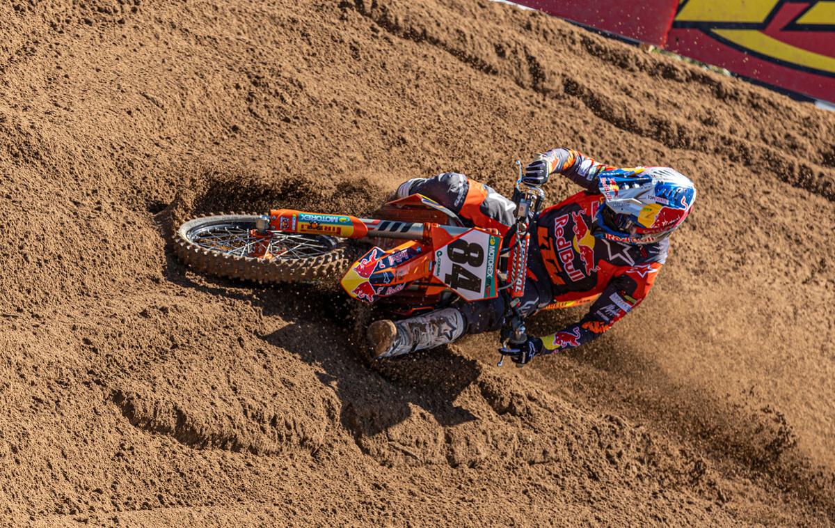 Jeffrey Herlings Sardinija | Jeffrey Herlings je v drugi vožnji iz 15. mesta po štartu napredoval na drugo. | Foto Juan Pablo Acevedo/KTM