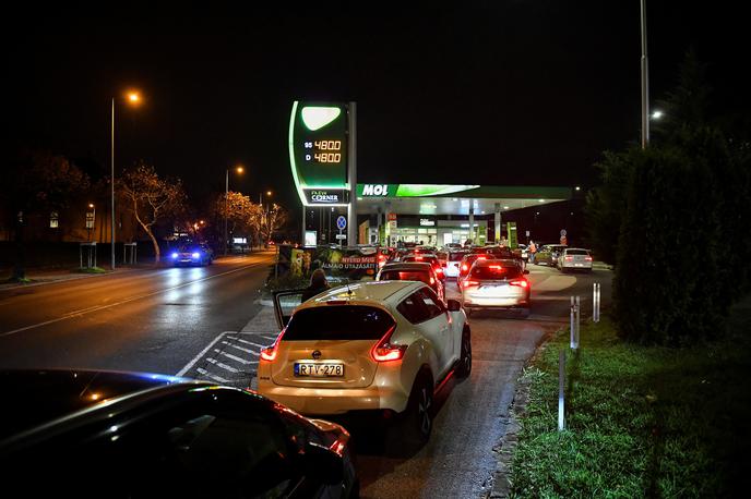 Bencinski servis Mol na Madžarskem | Bodo sintetična goriva prišla tudi na bencinske servise zunaj Nemčije? | Foto Reuters