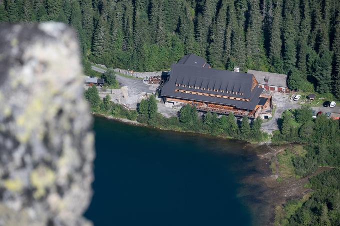 Gorski hotel Popradske pleso (hostel, koča) je dobro izhodišče za vsaj tri ture. | Foto: Matej Podgoršek