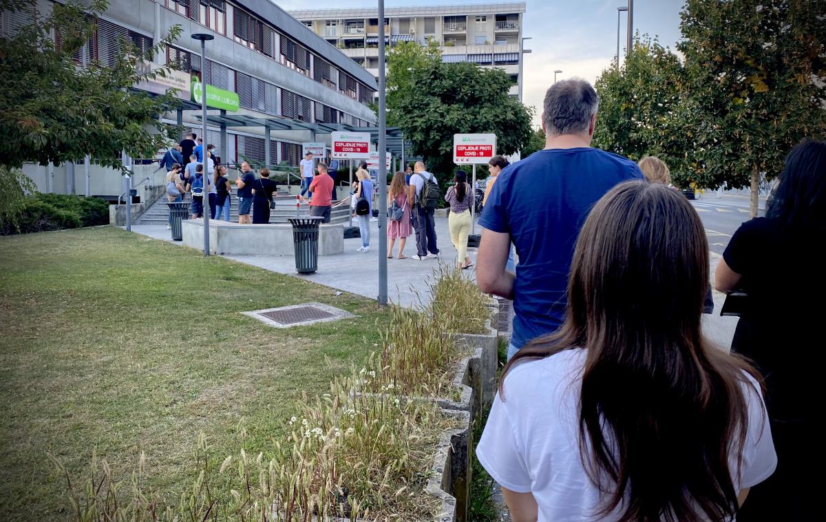 Cepljenje vrsta Metelkova | Cepilni centri so danes dobili sorazmeren delež naročenih odmerkov Janssna, saj v Sloveniji trenutno ni dovolj tega cepiva, da bi lahko zadostili vsem željam. | Foto Ana Kovač