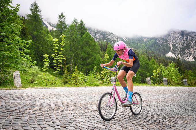 Laura Šimenc je postavila nov ženski rekord na dirki Goni Pony. Nova znamka znaša 44 minut in 55 sekund. Rekord Luke Kovačiča (39:39) ostaja nedotaknjen. | Foto: Jure Makovec/Red Bull Content Pool