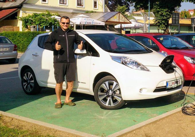 Njegov prvi serijski električni avtomobil je bil nissan leaf prve generacije. | Foto: osebni arhiv/Lana Kokl