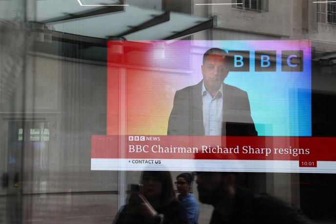 Richard Sharp | Upravni odbor BBC je od Sharpovem odstopu danes sporočil, da sprejemajo in razumejo njegovo odločitev, pri čemer so Sharpa označili za "zelo učinkovitega predsednika upravnega odbora BBC". | Foto BBC