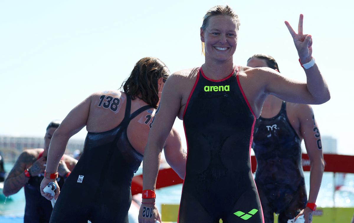 Sharon van Rouwendaal | Sharon van Rouwendaal je na svetovnem prvenstvu v Dohi zlati kolajni s tekme na 10 kilometrov dodala še zlato na pol krajši razdalji v daljinskem plavanju.  | Foto Reuters