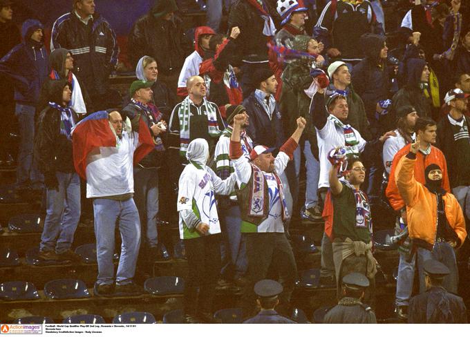 V Romuniji je za Katančeve bojevnike stiskalo pesti več kot tisoč slovenskih navijačev. | Foto: Reuters