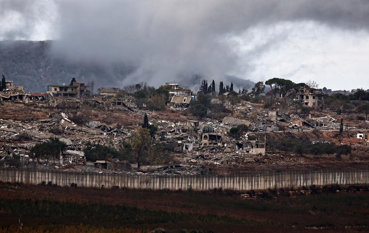 Libanon | V izraelskih napadih na Libanon je bilo od zaostritve konflikta med Izraelom in Hezbolahom oktobra lani ubitih več kot 3.400 ljudi, več kot 14.700 pa ranjenih. | Foto Reuters