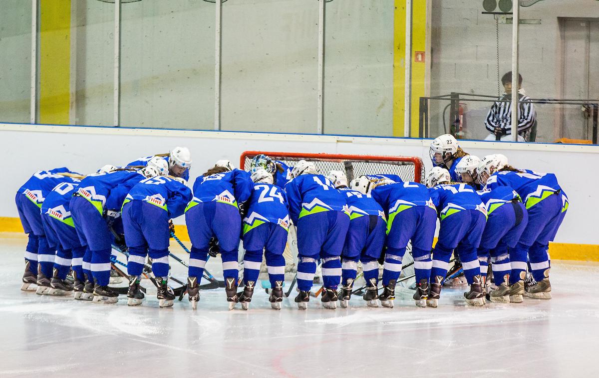 risinje, slovenska ženska hokejska reprezentanca, Slovenija - Velika Britanija | Slovenke so po dnevu premora izgubile s Kitajsko. | Foto Žiga Zupan/Sportida