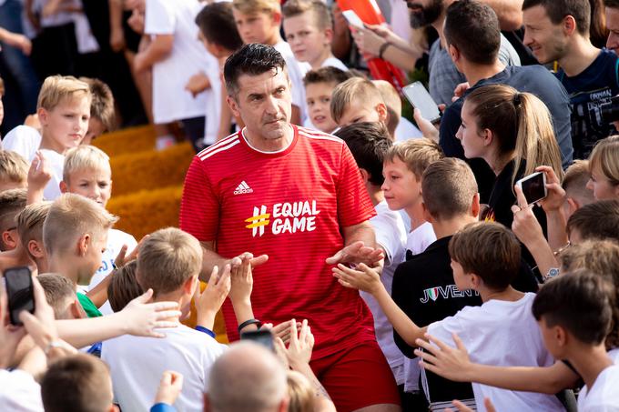 Namesto v Sarajevu je zaigral v predmestju Pariza, kjer je Slovenija pred 20 letimi skoraj presenetila takratne aktualne svetovne prvake Francoze. Vodila je z 2:0, na koncu pa izgubila z 2:3. | Foto: Vid Ponikvar