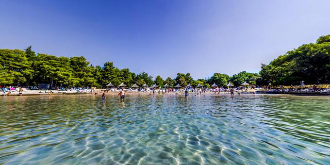 Čudovita naravna peščena plaža v Pine Beachu je ena izmed glavnih atrakcij naselja. | Foto: 