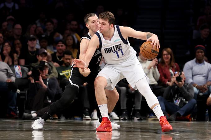 Goran Dragić je moral na tekmi kdaj tudi pokrivati Dončića. | Foto: Reuters