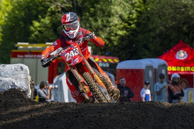 Tim Gajser nastopa z rdečo tablico vodilnega v prvenstvu. | Foto: Honda Racing/ShotbyBavo