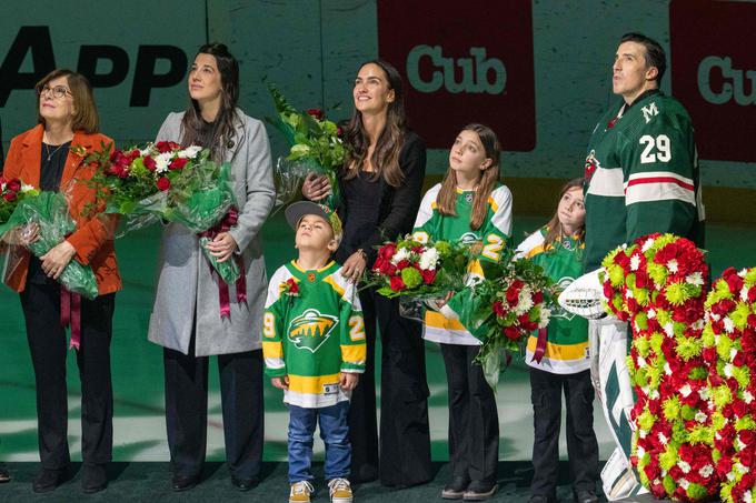 Marc-Andre Fleury se je zavihtel na drugo mesto v zgodovini NHL po številu zmag med vratarji. Zaostaja le za Martinom Brodeurjem, ki ima 691 zmag. | Foto: Reuters