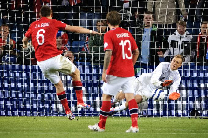 Jan Oblak je prvič stal na vratih slovenske članske reprezentance pred devetimi leti v Oslu. Priložnost mu je ponudil takratni selektor Slaviša Stojanović, Škofjeločan pa je z nekaterimi izjemnimi posredovanji preprečil še višji poraz Slovenije (1:2). | Foto: Guliverimage/Vladimir Fedorenko