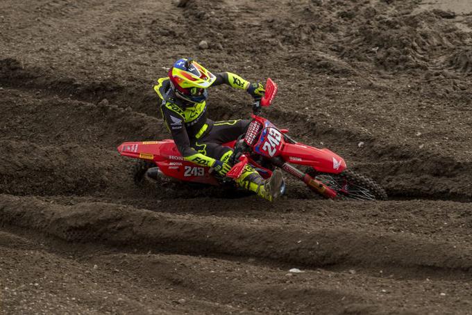 24-letnik iz makol je zmagal na 15 vožnjah od 36-ih in dobil pet dirk od 18-ih v sezoni svetovnega pokala MXGP. | Foto: Honda Racing