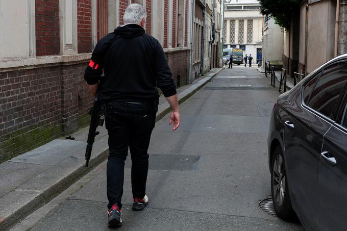 Po navedbah policijskega vira je policija posredovala na podlagi obvestila, da so v bližini sinagoge opazili dim. | Foto: Reuters