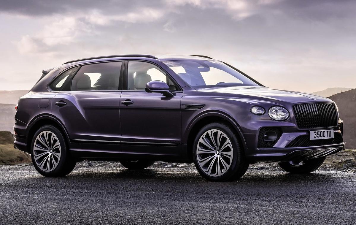 Bentley bentayga | Bentayga predstavlja dobro tretjino vse prodaje Bentleyja, ki je lani znašala 14.659 avtomobilov. V novi različici ima 18 centimetrov daljše medosje, ki tako znaša 3,1 metra. Avtomobil je skupno dolg 5,3 metra. | Foto Bentley