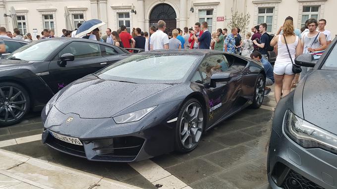 Lamborghini huracan je zelo priljubljen model italijanske znamke superšportnih avtomobilov, a po slovenskih cestah se vozijo tudi aventadorji. | Foto: Gregor Pavšič