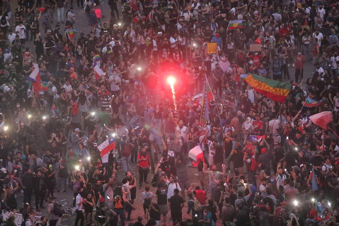 demonstracije protesti Čile Santiago | Foto: Reuters