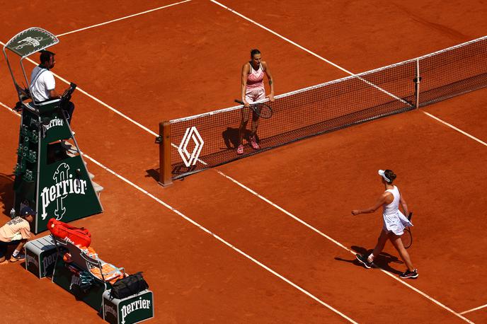 Arina Sabalenka OP Francije | Arina Sabalenka in Jelina Svitolina si po dvoboju nista segli v roke. | Foto Reuters