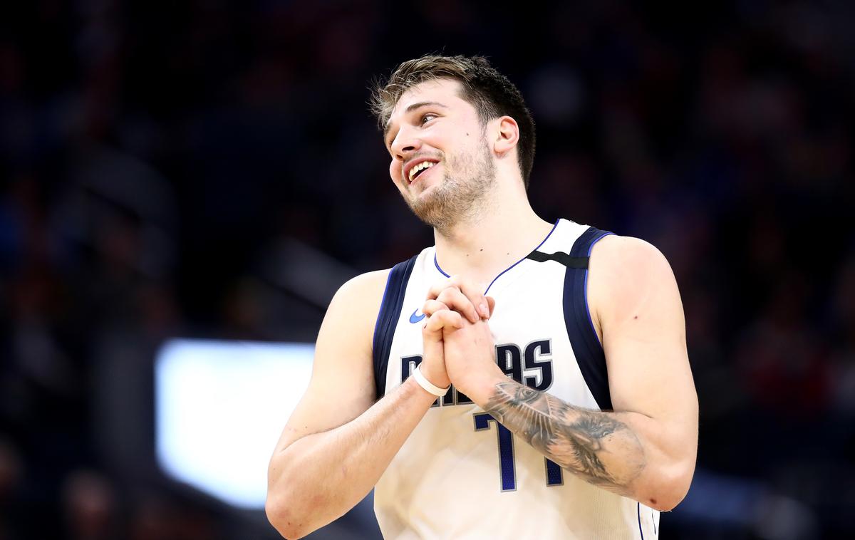 Luka Dončić | Luka Dončić je proti Denverju dosegel 28 točk in se veselil zmage nad eno najboljših ekip zahodne konference. Zdaj se poraja vprašanje, kdaj bo lahko v ligi NBA odigral novo tekmo, saj je sezona lige do preklica prekinjena. | Foto Getty Images