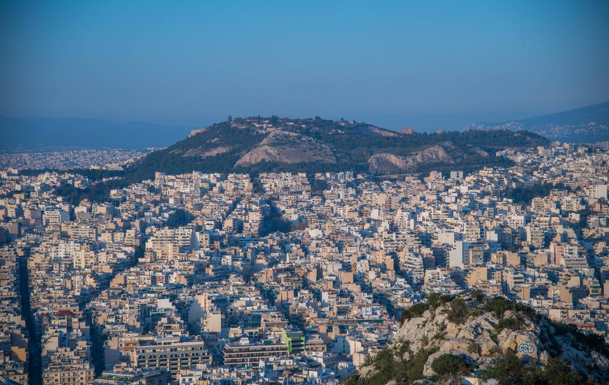 Atene | Zaradi stavke je obstal promet na podzemnih železnicah, delo pa so za več ur prekinili tudi vozniki avtobusov in taksisti. | Foto Guliverimage