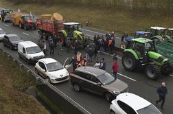 Med protestom kmetov umrla ženska #foto #video