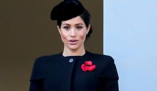 Zakaj Meghan Markle na slovesnosti ni stala ob kraljici?