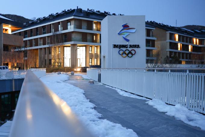 Športniki bodo nastanjeni v treh olimpijskih vaseh. Na fotografiji pogled na olimpijsko vas v Džangdžjakovu, kjer bodo skakalci in skakalke, biatlonci, deskarji, tekači in tekačice na smučeh ... | Foto: Reuters