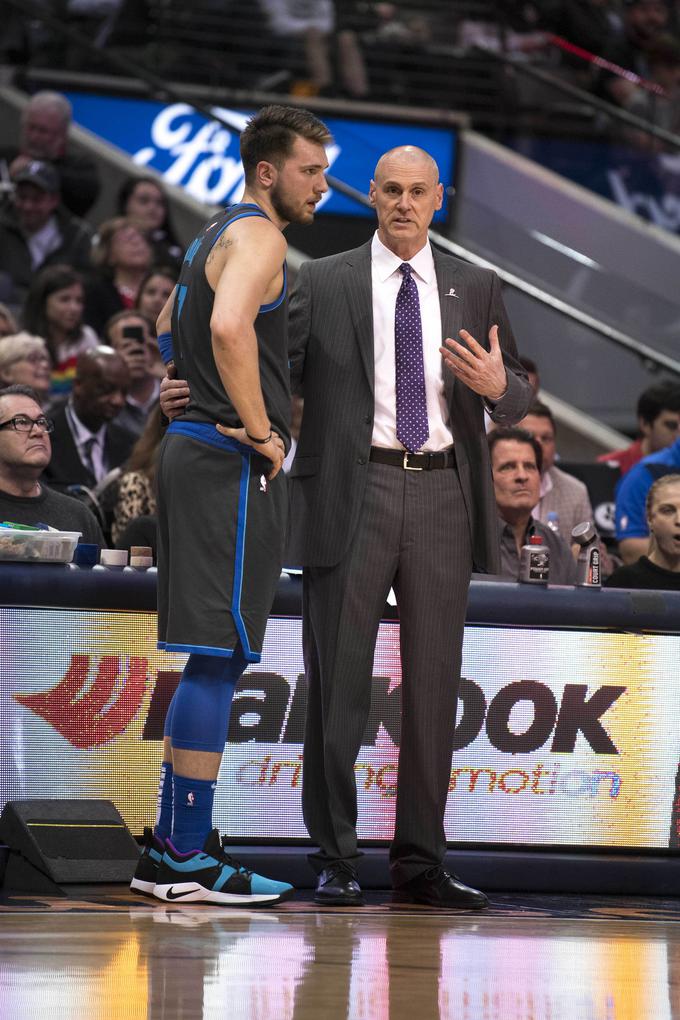 Trener Rick Carlisle je povedal, da se zdravstveno stanje Luke Dončića izboljšuje. | Foto: Reuters