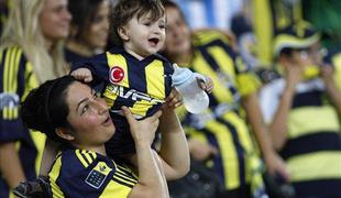 Navijačice Fenerbahčeja navdušile (video)