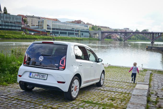 Pri Volkswagnu trdijo, da povpraševanje po tem najbolj kompaktnem razredu tudi zunaj Evrope narašča. Ljudje si želijo majhnih avtomobilov z veliko stila in domišljije, kar naj bi se najbolj odražalo na brazilskih, japonskih in južnoafriških ulicah ter avenijah, kjer ta segment postaja pravi hit. | Foto: Ciril Komotar