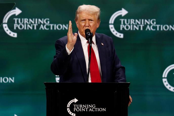 Donald Trump | "Ne bo vam treba več glasovati, moji lepi kristjani. Rad vas imam," je v petek svojim privržencem dejal Donald Trump. | Foto Reuters