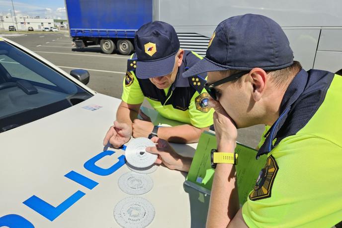 nadzor, avtobusi | Ugotovili so tudi kršitve v zvezi z zaposlovanjem voznikov avtobusov na črno ter nenajave občasnih prevozov, kot tudi nepravilno uporabo naprav OBU cestninskih zavezancev. | Foto Ministrstvo za infrastrukturo