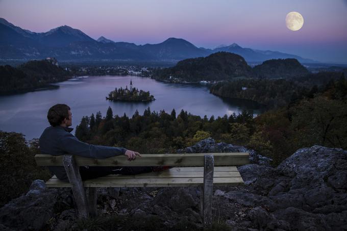 Gneče na relaciji med Bledom in Bohinjem jezijo lokalce. Cesto ob blejskem jezeru naj bi kmalu vsaj malo razbremenila severna blejska obvoznica, ki naj bi bila zgrajena do prihodnjega poletja. | Foto: Alan Kosmač (www.slovenia.info)