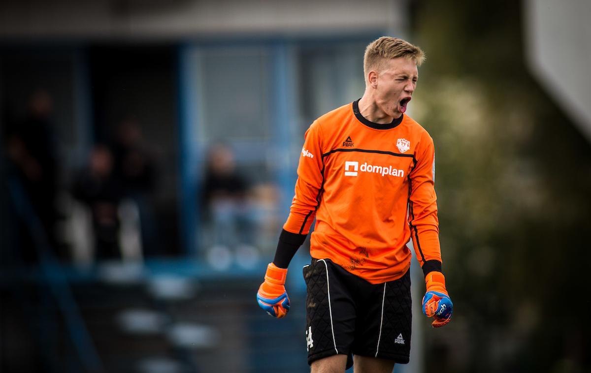 Luka Čadež Triglav | Luka Čadež je edini vratar, rojen v tem tisočletju, ki redno brani za svoj klub. | Foto Grega Valančič/Sportida