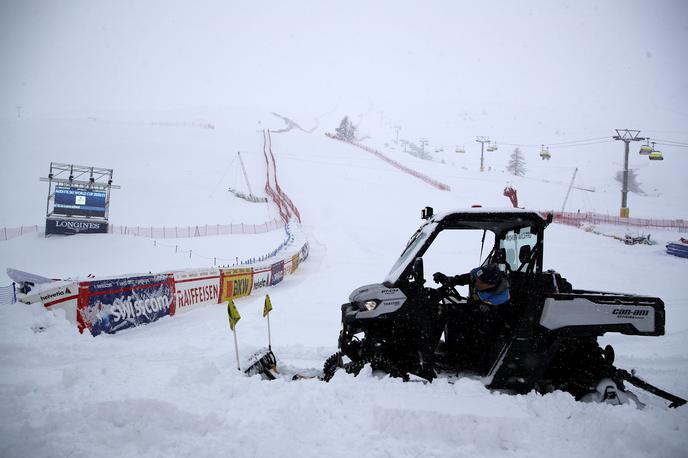 St. Moritz | Tudi načrtovani nedeljski superveleslalom za ženske je odpovedan. Razlog? Preobsežne snežne padavine in nevarnost proženja plazov. | Foto Guliverimage