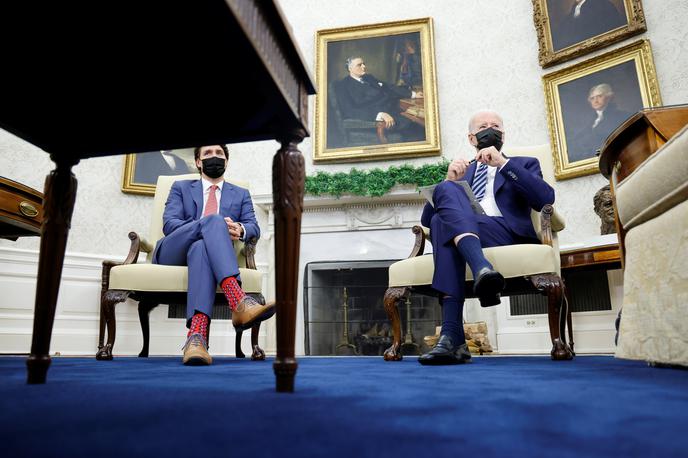 Joe Biden & Justin Trudeau | Joe Biden razmišlja o diplomatskem bojkotu OI. | Foto Reuters