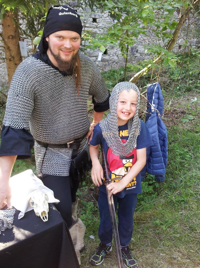 Na gradu Gutenberg so na pobudo OŠ Križe že leta 2015 potekali Srednjeveški dnevi. Društvo Ampus je že takrat odigralo pomembno vlogo.  | Foto: Alenka Teran Košir