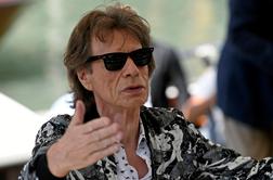 Mick Jagger posnel pesem o covidu: "Po žilah mi teče Bill Gates" #video