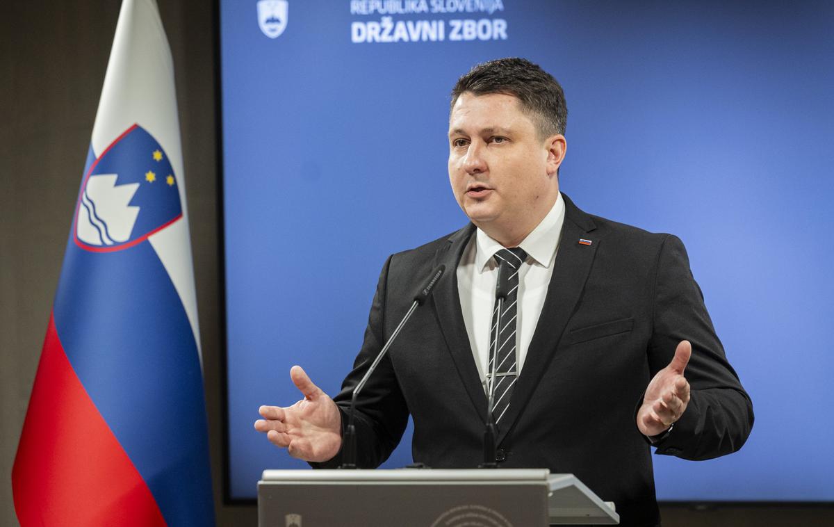 Aleš Rezar | "Mislim, da zgodba ni tako nedolžna, kot jo želijo nekateri člani prikazati," je dejal Aleš Rezar, predsednik preiskovalne komisije DZ, ki preiskuje sume vpletanja politike v policijo. | Foto STA