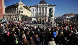 Po Sloveniji je odmevala Prešernova beseda, pa tudi ostre kritike trenutnih razmer