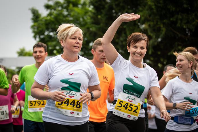 Maraton treh src | Navdušenje tekačev je bilo še toliko večje, saj je 42. Maraton treh src po štirih letih obudil tradicijo čezmejnega teka in s povsem prenovljeno traso ponovno povezal obmejne slovenske in avstrijske občine. | Foto Blaž Weindorfer, Mediaspeed